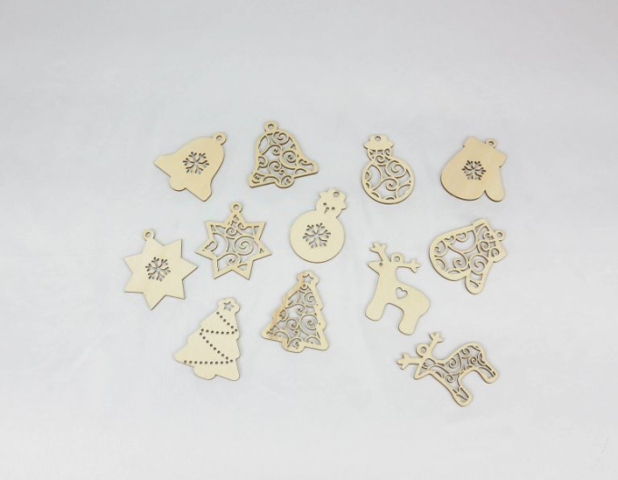 Traditionelles Set - Schachtel mit Weihnachtsschmuck