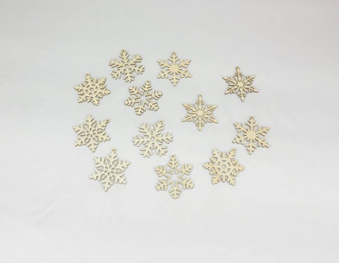 Set mit Schneeflocken - Schachtel mit Weihnachtsschmuck