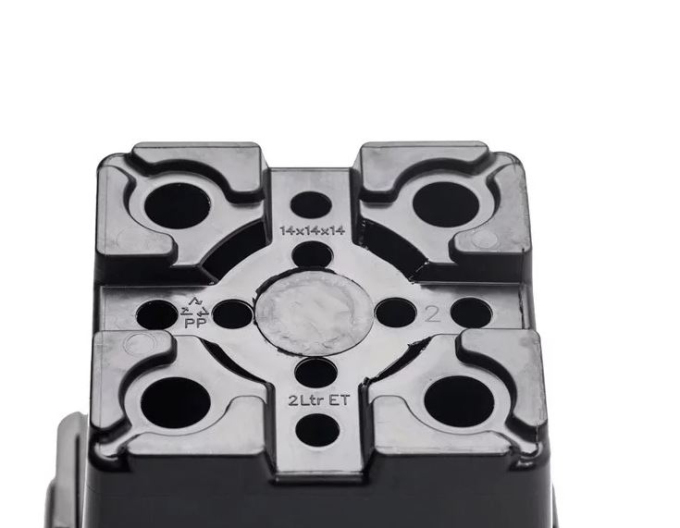 Quadratischer Kunststofftopf 2l, 14 x 14 cm